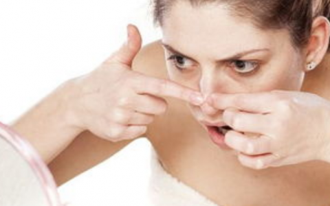 鼻子上长脓包型痘痘应该怎么办？